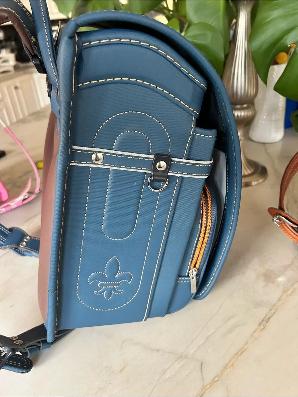 NWOT Classic JapaneseRadoseru Blue Structured Crossbody Bag with Fleur Accent